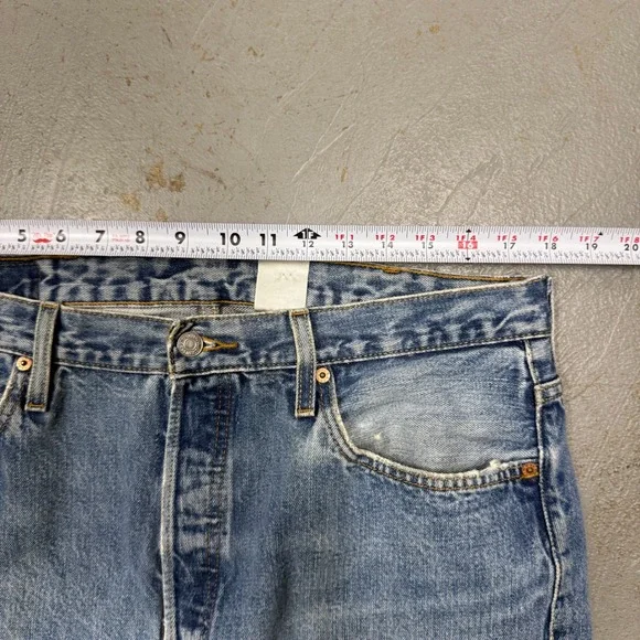 Vintage Levi's 501xx Original Fit Jeans Blue Distressed Denim 36 x 28 - Picture 4 of 9